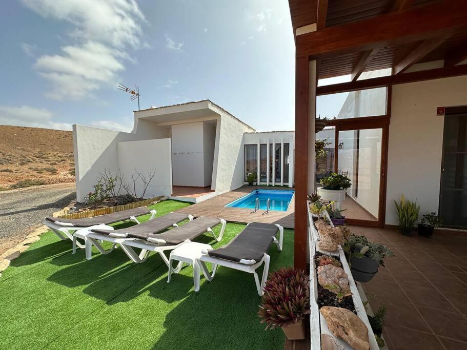 Private Villa With Pool In The Mountains Pajara  Exterior photo