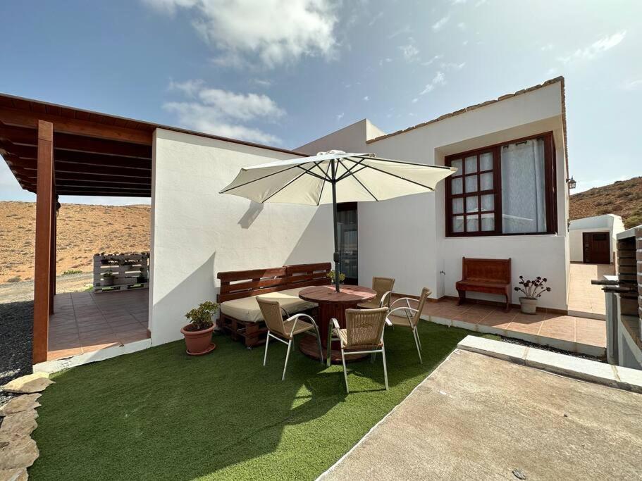Private Villa With Pool In The Mountains Pajara  Exterior photo